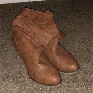 lightly worn fashion cowgirl boots